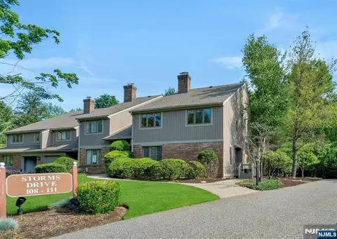 111 Storms Dr, Mahwah, NJ 07430
