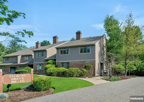 111 Storms Dr, Mahwah, NJ 07430