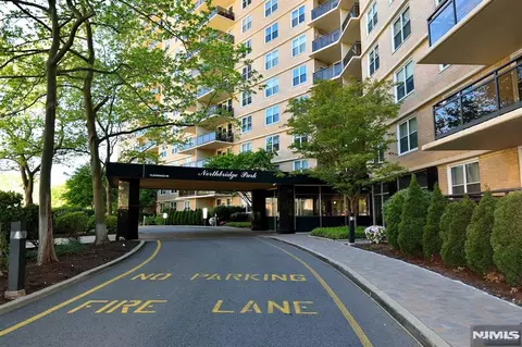 2200 N Central Rd #5-W, Fort Lee, NJ 07024