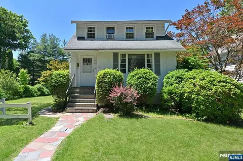 176 Park Ave, Allendale, NJ 07401