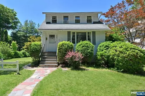 176 Park Ave, Allendale, NJ 07401