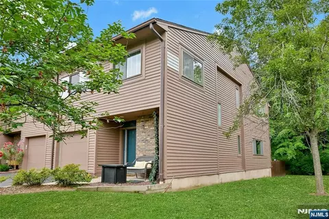 211 Yorktowne Ct #211F, Township Of Washington, NJ 07676