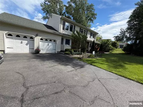 73 Hillside Ave, Succasunna, NJ 07876