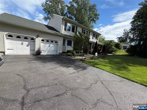 73 Hillside Ave, Succasunna, NJ 07876