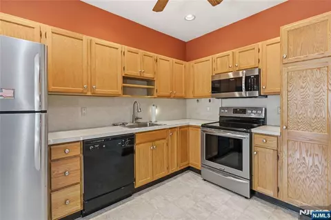 5322 Richmond Rd #322, West Milford, NJ 07480