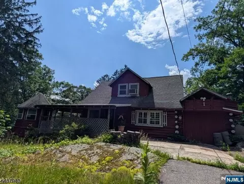 1 Poplar Grove Ter, West Milford, NJ 07480