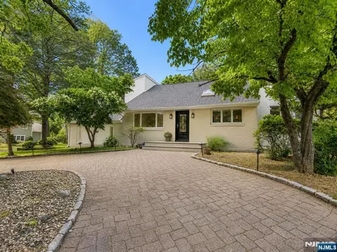 1 Herrick Dr, Old Tappan, NJ 07675