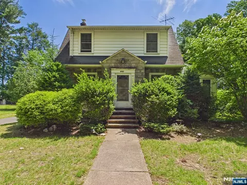 440 Grove St, Oradell, NJ 07649