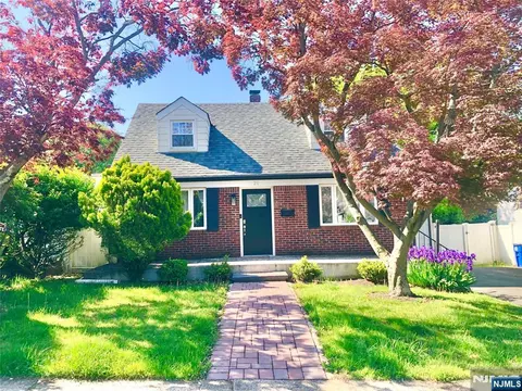 21 Blanche Ct, Dumont, NJ 07628