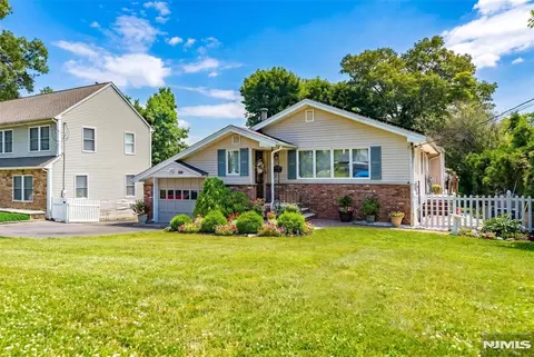 447 Van Dyke St, Ridgewood, NJ 07450