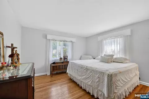 Bedroom - 413 Maple Hill Dr, Hackensack, NJ 07601 photo 4 of 8