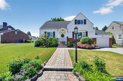 413 Maple Hill Dr, Hackensack, NJ 07601