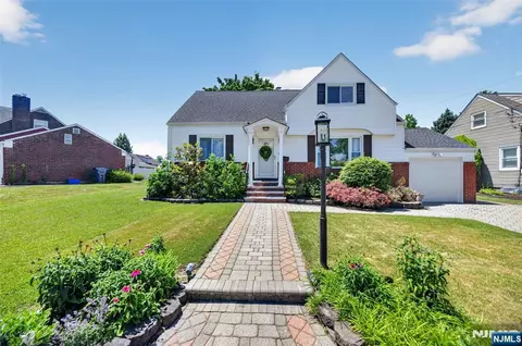 413 Maple Hill Dr, Hackensack, NJ 07601