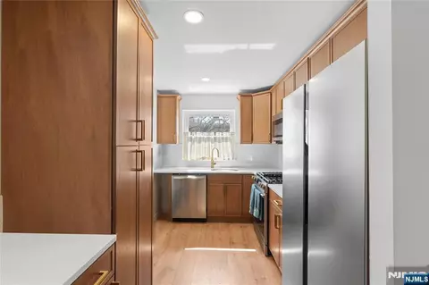 Entry Way - 25 Jefferson St #4E, Hackensack, NJ 07601 photo 1 of 2