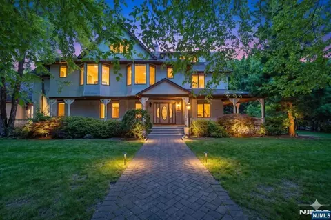 209 Maple St, Englewood, NJ 07631