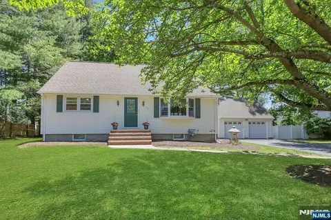 123 Chapel Rd, Mahwah, NJ 07430