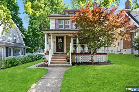 181 Selvage Ave, Teaneck, NJ 07666