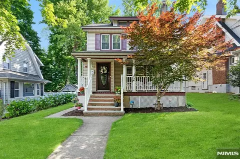 181 Selvage Ave, Teaneck, NJ 07666