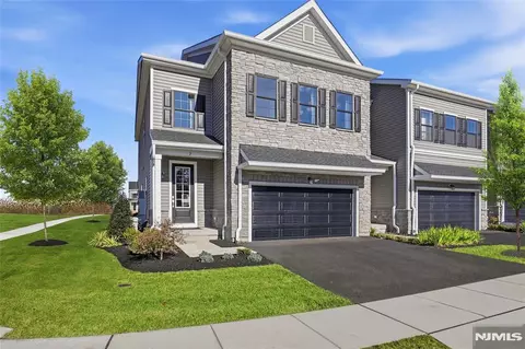 22 Arlington Pl, Oakland, NJ 07436