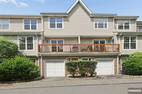 1415 Teresa Dr #8212, Fort Lee, NJ 07024