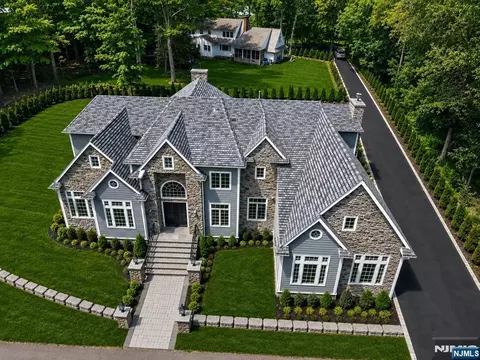 249 Terrace Rd, Franklin Lakes, NJ 07417
