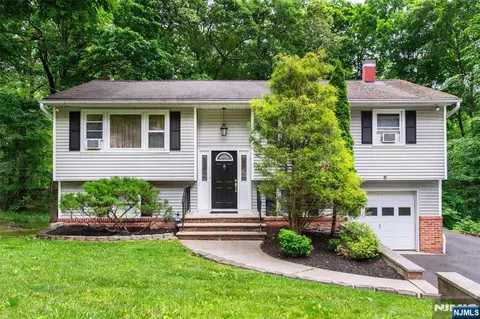325 Conklintown Rd, Ringwood, NJ 07456