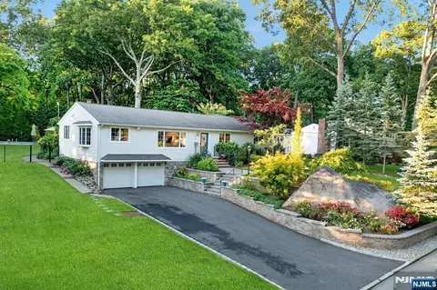 195 Overlook Pl, Mahwah, NJ 07430