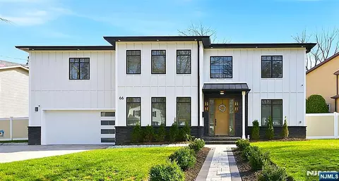 66 Knollwood Dr, Paramus, NJ 07652