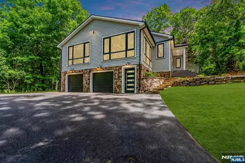 68 North Rd, Boonton Township, NJ 07005