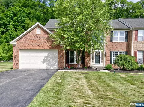 26-28 Primrose Ln, Sparta, NJ 07871
