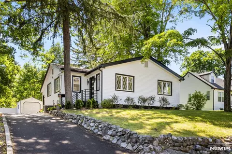 137 Myrtle Ave, Allendale, NJ 07401