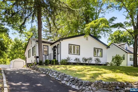137 Myrtle Ave, Allendale, NJ 07401