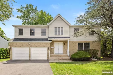401 11th St, Cresskill, NJ 07626