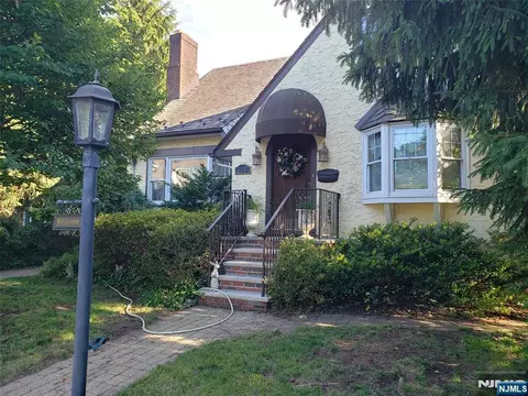 216 N Ross Pl, Ho Ho Kus, NJ 07423