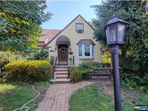 216 N Ross Pl, Ho Ho Kus, NJ 07423