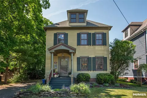 35 Brookside Ave, Caldwell, NJ 07006