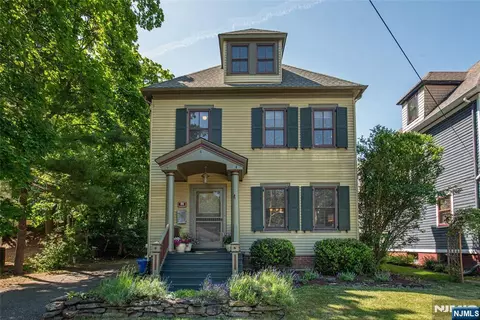 35 Brookside Ave, Caldwell, NJ 07006