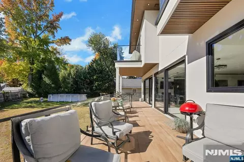 Exterior - 164 Stuart St, Paramus, NJ 07652 photo 6 of 6