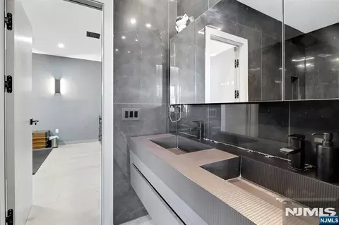 Bath - 164 Stuart St, Paramus, NJ 07652 photo 3 of 8