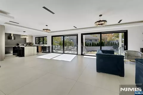 Living - 164 Stuart St, Paramus, NJ 07652 photo 5 of 6