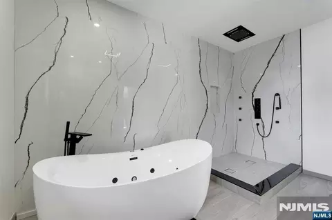 Bath - 164 Stuart St, Paramus, NJ 07652 photo 7 of 8