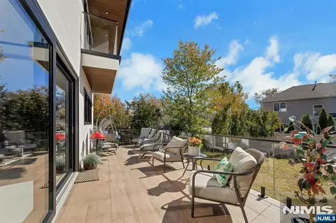 Exterior - 164 Stuart St, Paramus, NJ 07652 photo 5 of 6