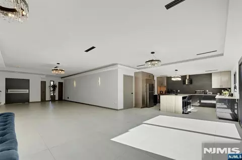 Living - 164 Stuart St, Paramus, NJ 07652 photo 1 of 6