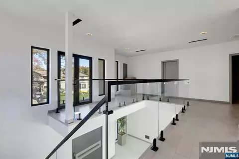 Entry Way - 164 Stuart St, Paramus, NJ 07652 photo 2 of 3