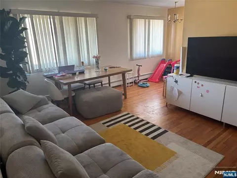 423 Walker, Fairview, NJ 07022
