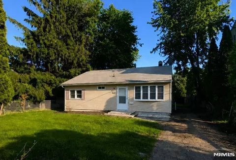 122 Dawes Hwy, Pompton Lakes, NJ 07442