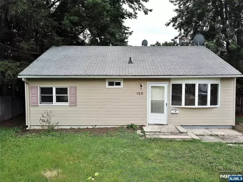 122 Dawes Hwy, Pompton Lakes, NJ 07442