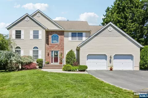 55 Sand Rd, Fairfield, NJ 07004