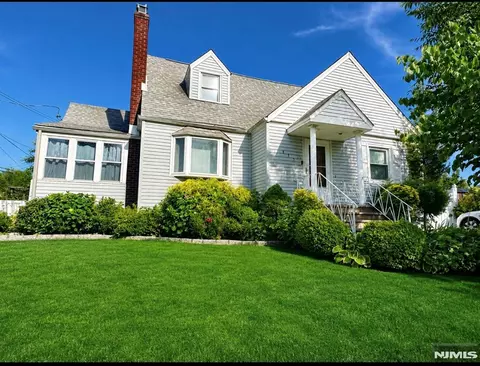 453 Glenwood Ave, Teaneck, NJ 07666