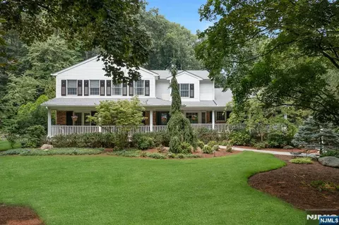 549 Lee Ct, Wyckoff, NJ 07481